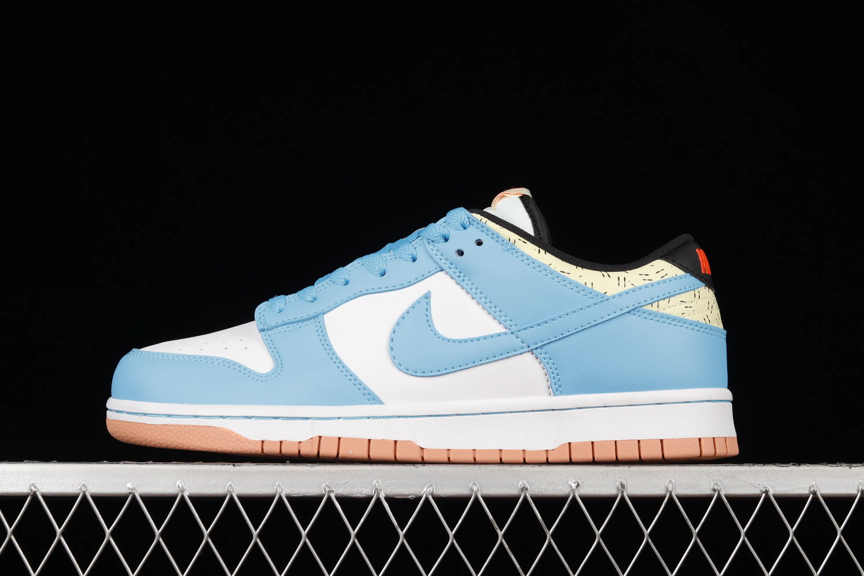 All categories Nk SB Dunk series Nk SB Dunk Low low-top sneakers F version special price Kyrie Irving x Nike Dunk Low white and blue Irving SB low-top sports and leisure sneakers DN4179-400